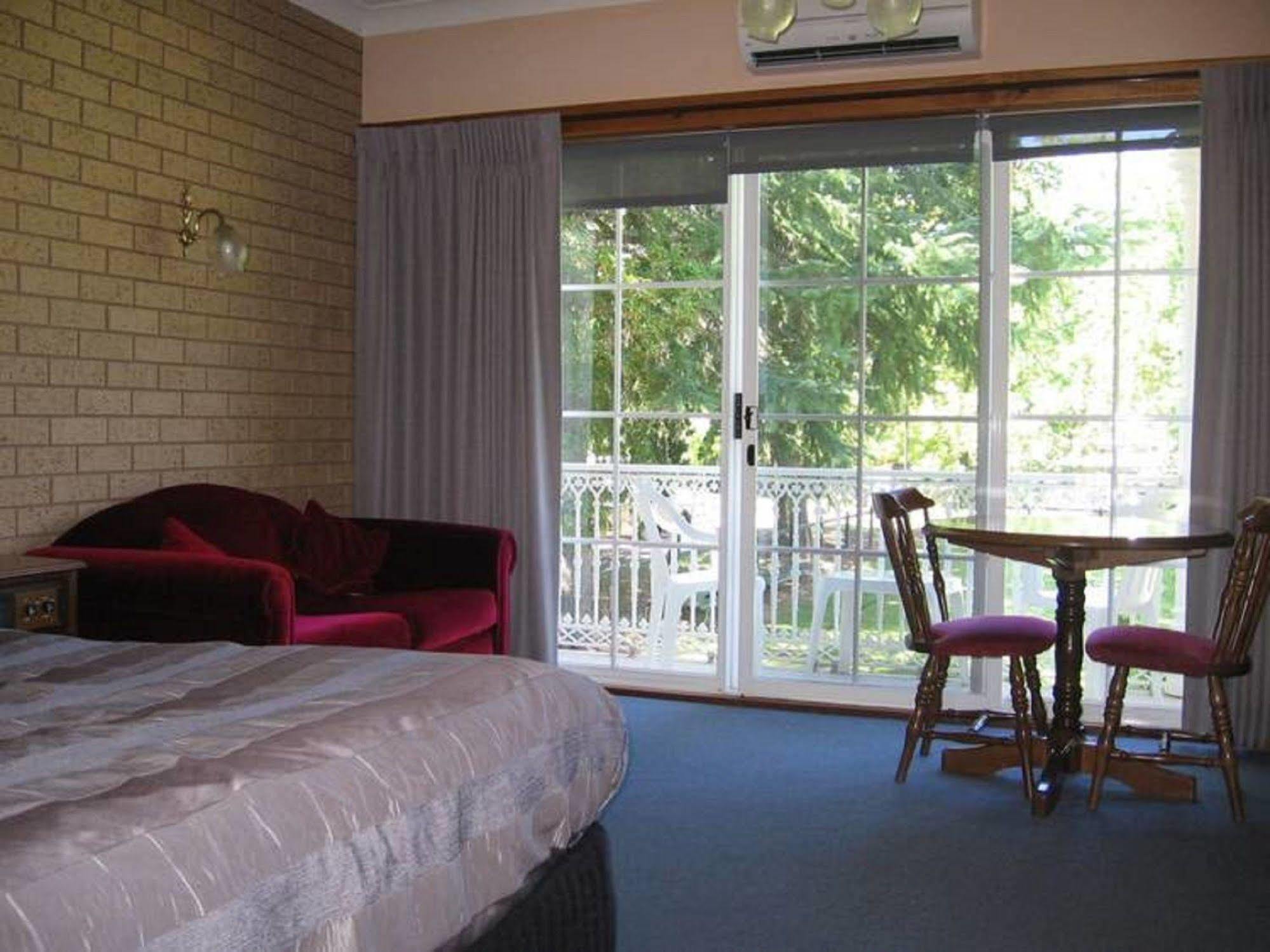 Barrass John Bright Motor Inn 외부 사진
